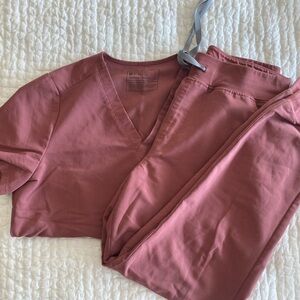Figs Dusty Rose Scrub Set